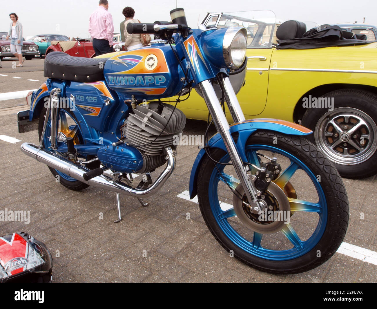 Le motociclette Zündapp sono state prodotte da un'azienda tedesca nota per la loro alta qualità ingegneristica e innovazione. Il marchio produsse una varietà di modelli, tra cui motociclette utilizzate da militari e civili. Le moto Zündapp sono note per la loro durata ed erano popolari in Europa e oltre. Foto Stock