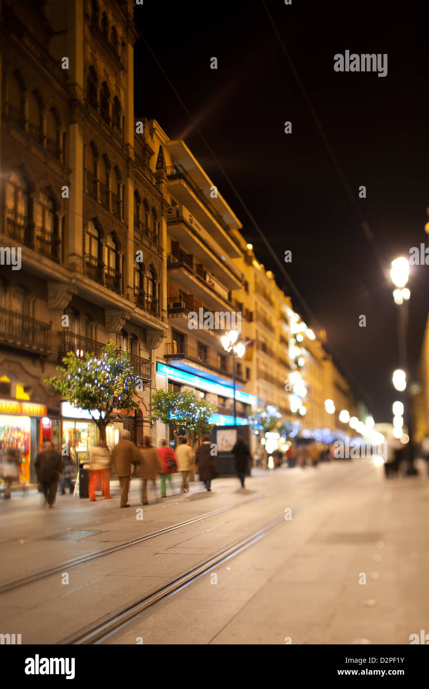 Siviglia, Spagna, Avenida de la Constitucion a notte Foto Stock