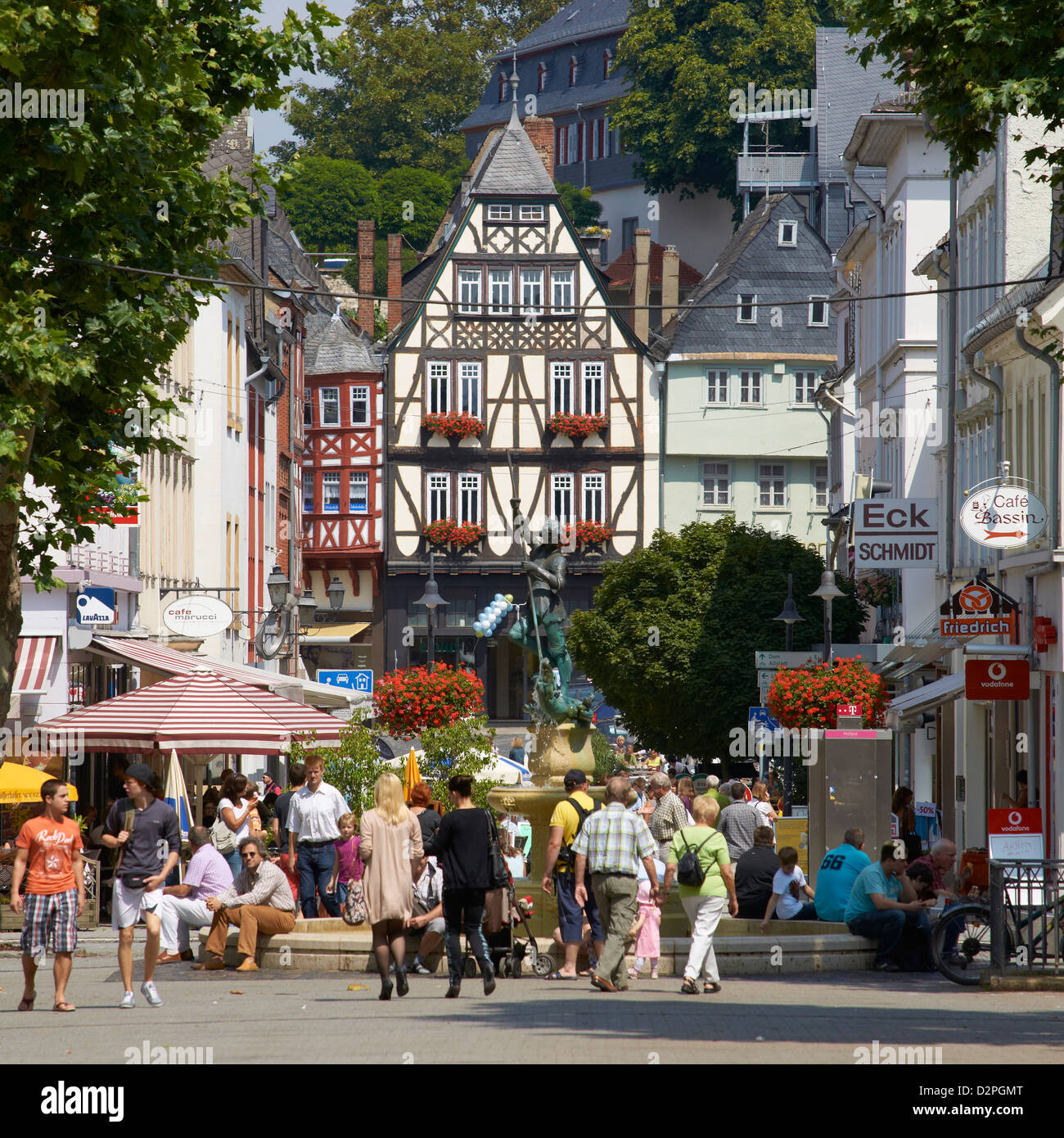 In estate la vita di strada nella città vecchia di Limburg Foto Stock