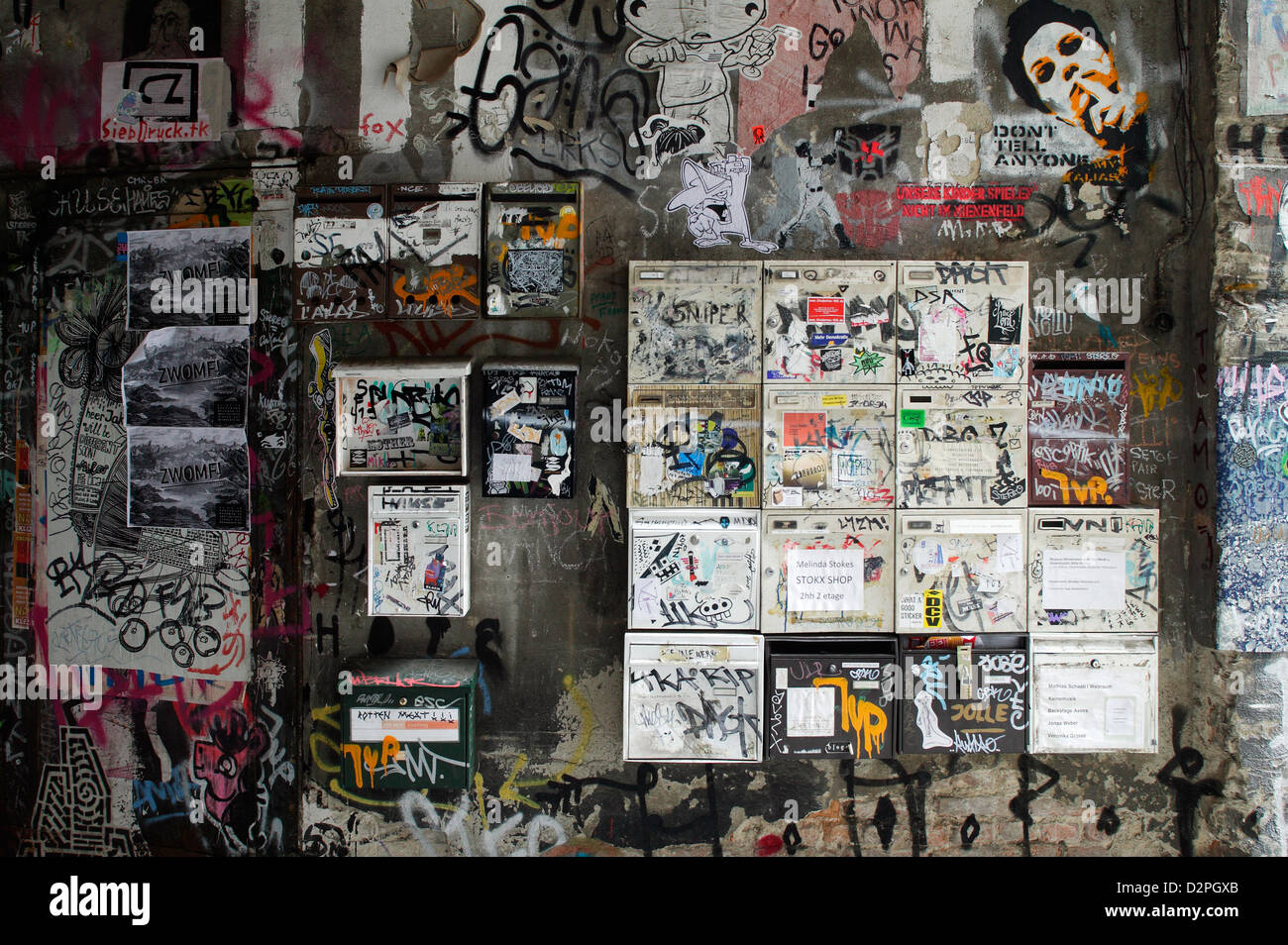 Berlino, Germania, le cassette postali nel passaggio di Haus Schwarzenberg Foto Stock