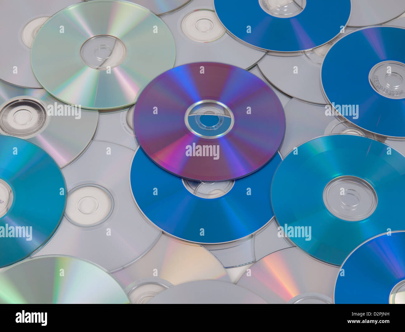 CD, DVD e BD (Blu-ray) di dischi ottici per la riproduzione di musica e  video e di archiviazione dei dati Foto stock - Alamy