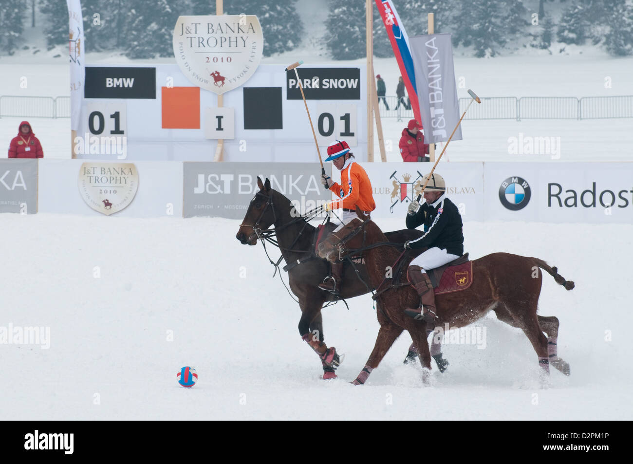 J&T Bank Trophy 2010 - Polo sulla neve - partita finale tra BMW e il parco neve team il 7 febbraio 2010 nel villaggio di Strbske Pleso, Slovacchia Foto Stock