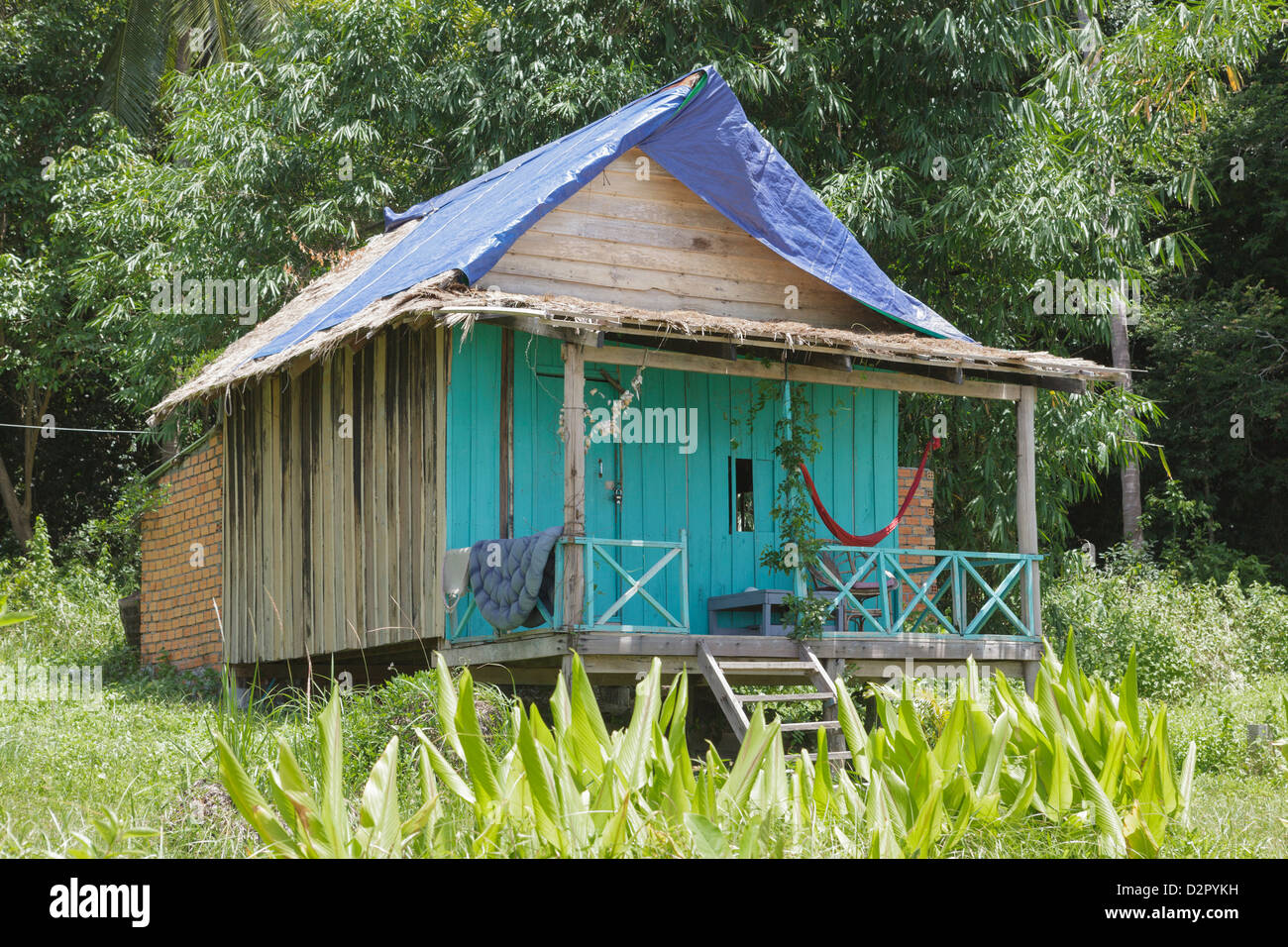 Una famiglia locale del capanno sul isola di bambù, Sihanoukville, Cambogia, Indocina, Asia sud-orientale, Asia Foto Stock