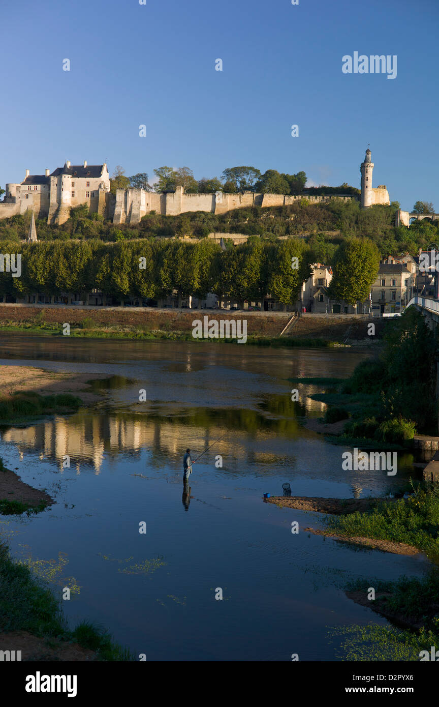 Chateau e il fiume Vienne, Chinon, Indre-et-Loire, Touraine, Francia, Europa Foto Stock