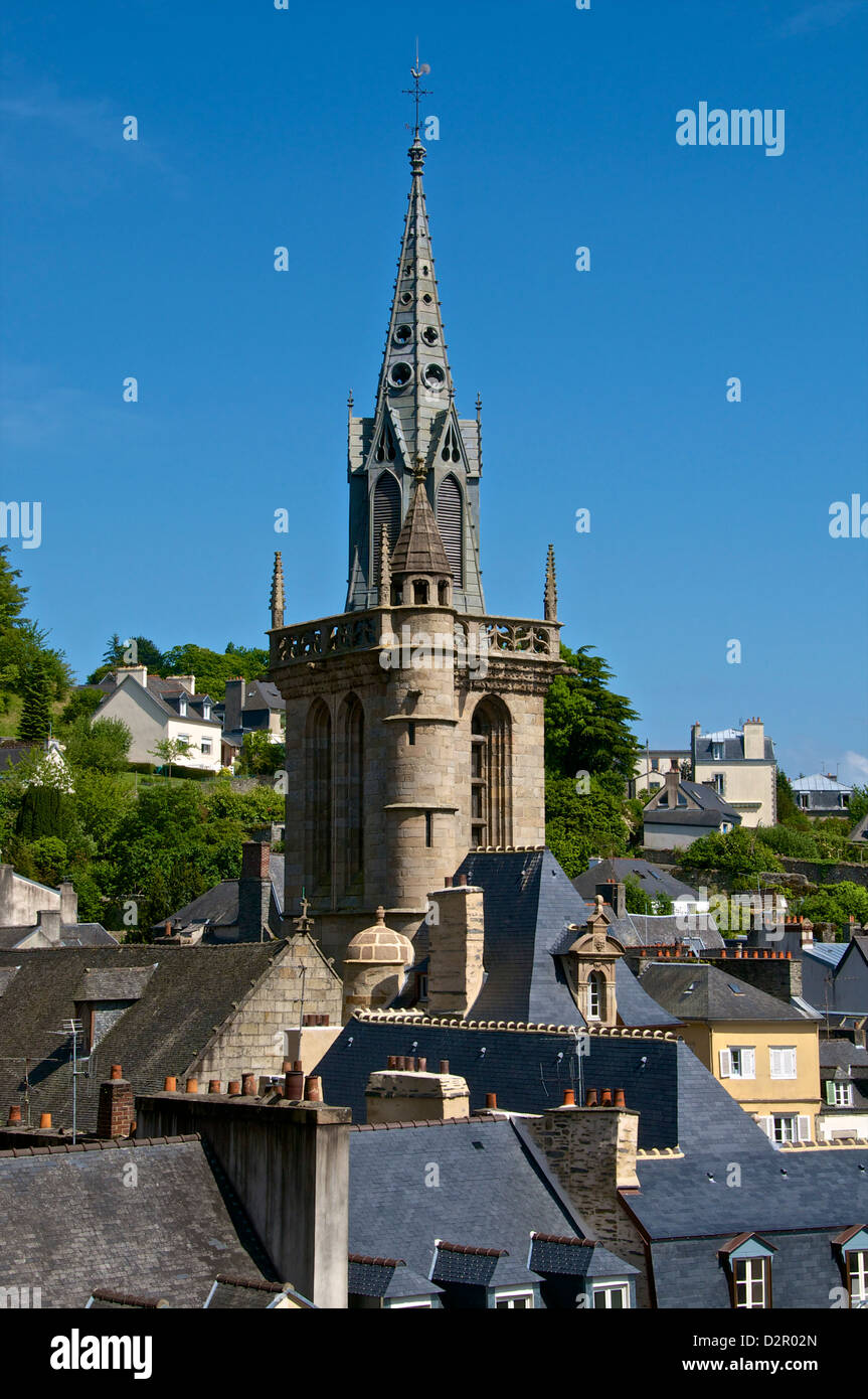 Il campanile di San Melaine chiesa gotico fiammeggiante, e nei dintorni di tetti della città vecchia, Morlaix, Finisterre, Bretagna Francia Foto Stock