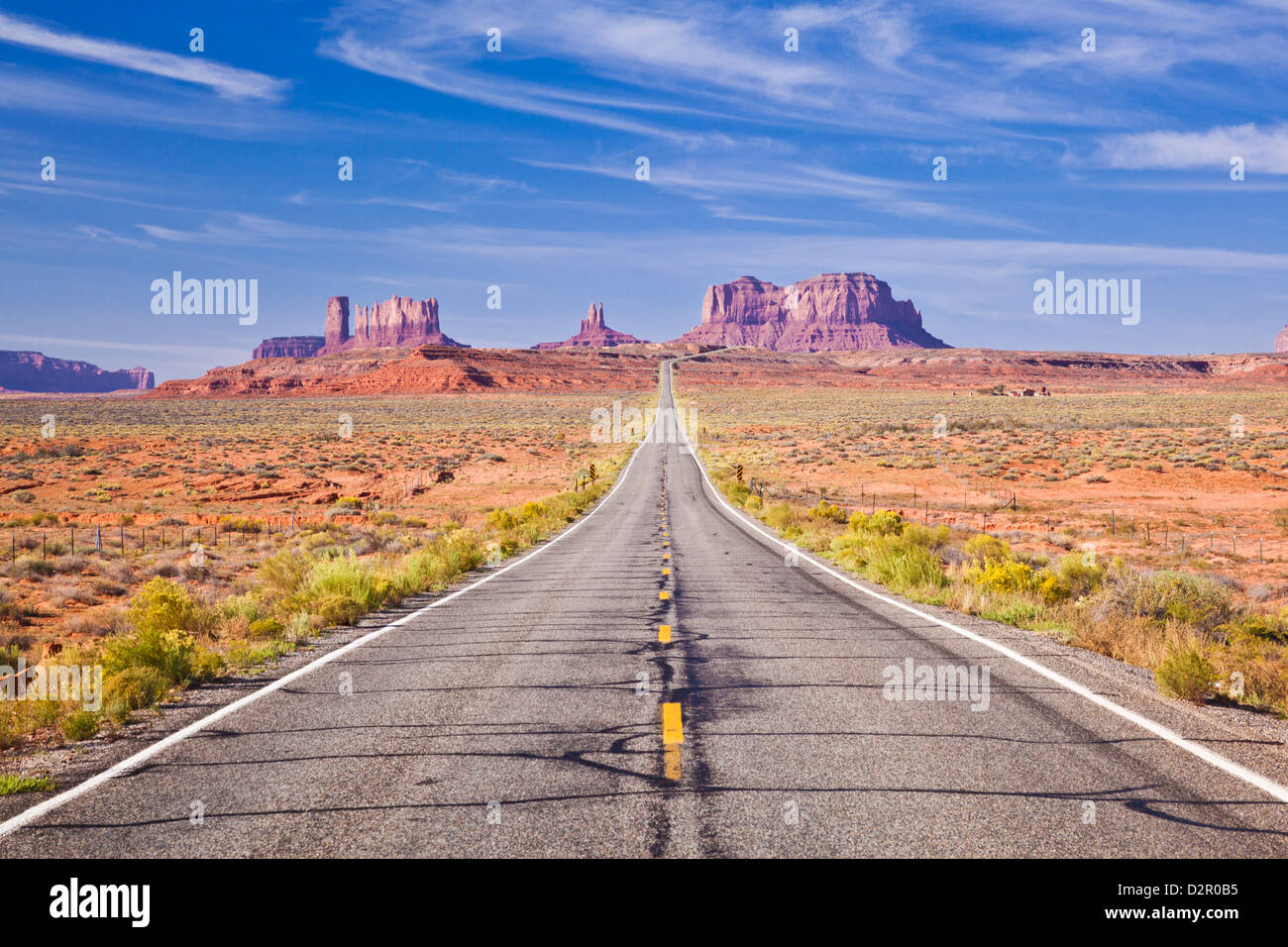 Strada vuota, Highway 163, Monument Valley, Utah, Stati Uniti d'America, America del Nord Foto Stock