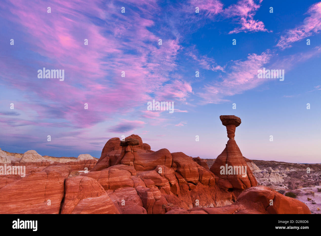 Toadstool Paria Rimrocks al tramonto, vicino a Kanab, Grand Staircase-Escalante monumento nazionale, Utah, Stati Uniti d'America Foto Stock