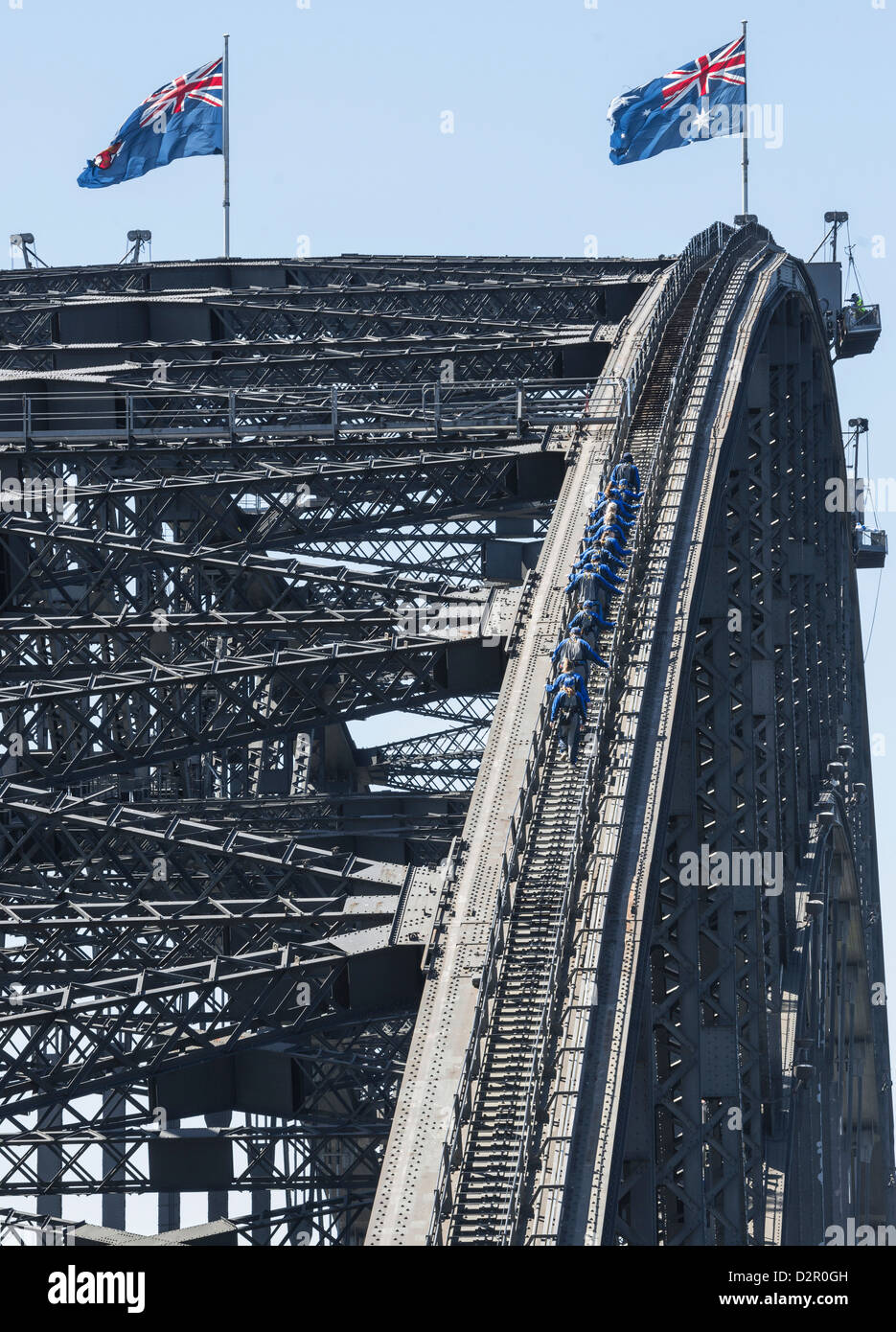 La gente che camminava sul Ponte del Porto di Sydney, Sydney, Nuovo Galles del Sud, Australia Pacific Foto Stock