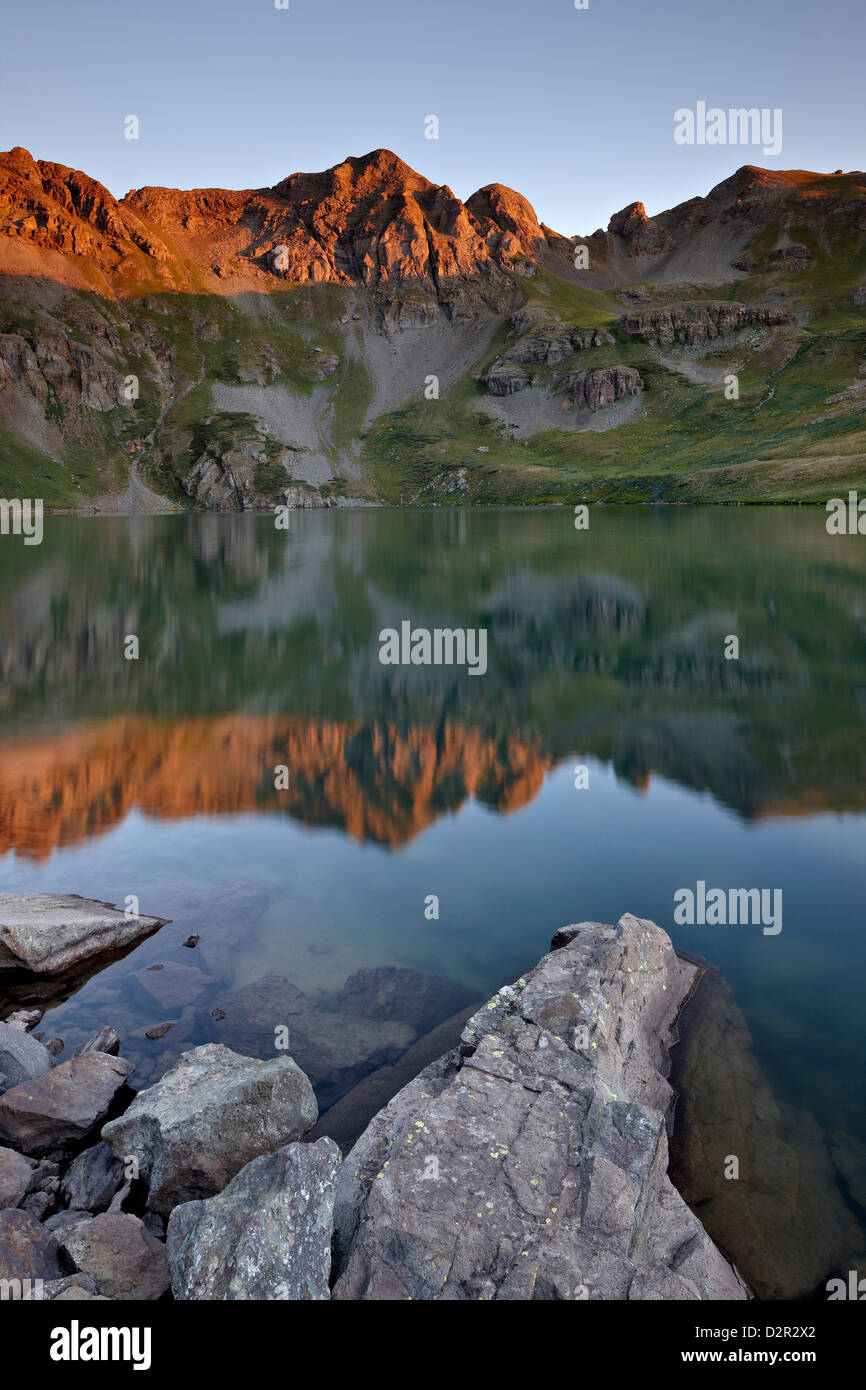 Prima luce a Clear Lake, San Juan National Forest, Colorado, Stati Uniti d'America, America del Nord Foto Stock