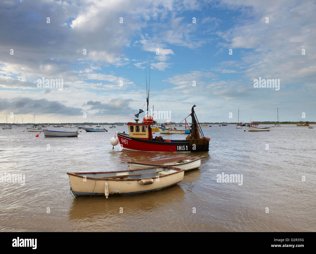 La vista sul fiume Deben estuario da Felixstowe Ferry, Suffolk, Inghilterra Foto Stock