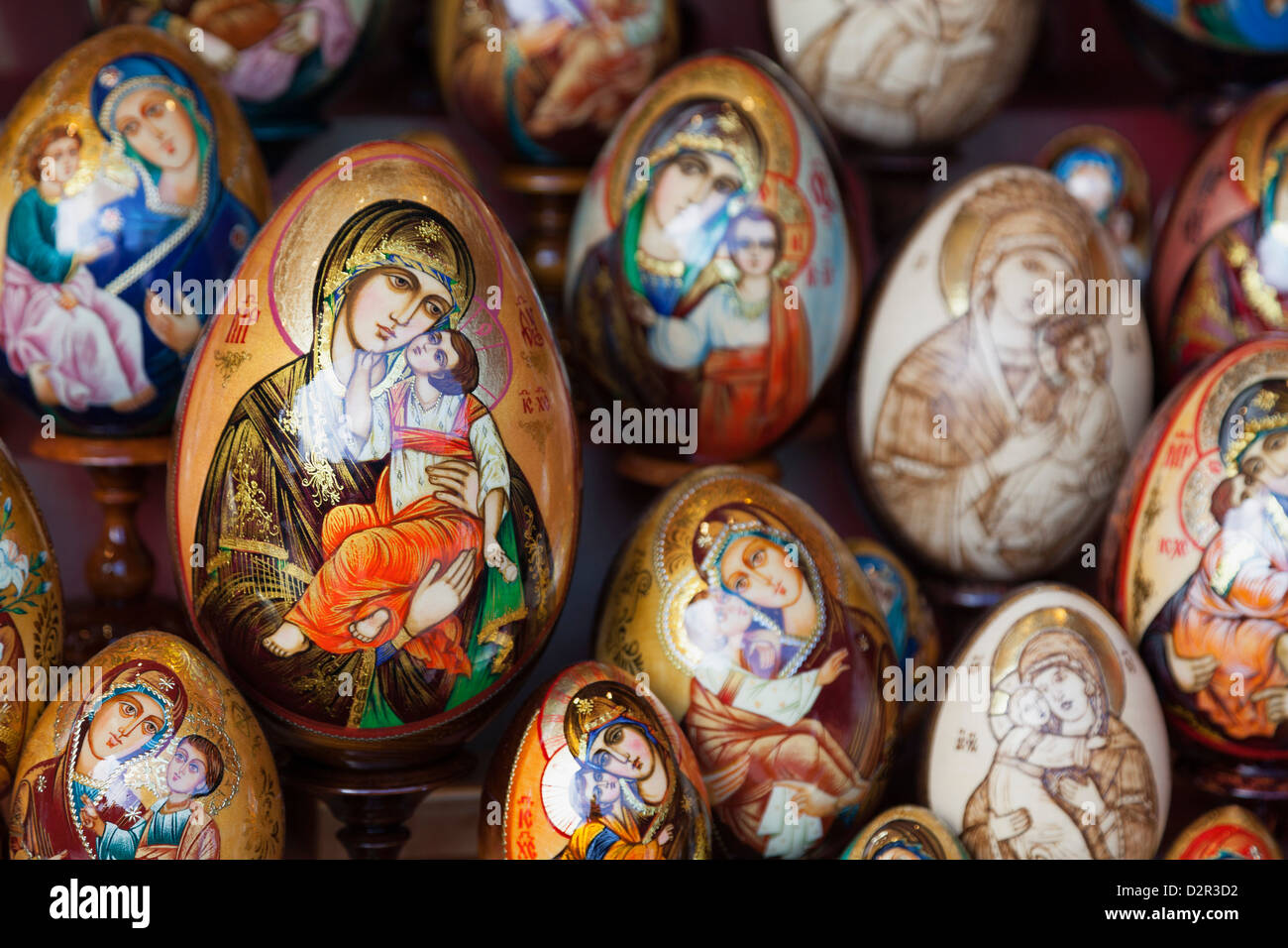 Dipinto uova religiosa per la vendita, San Pietroburgo, Russia, Europa Foto Stock