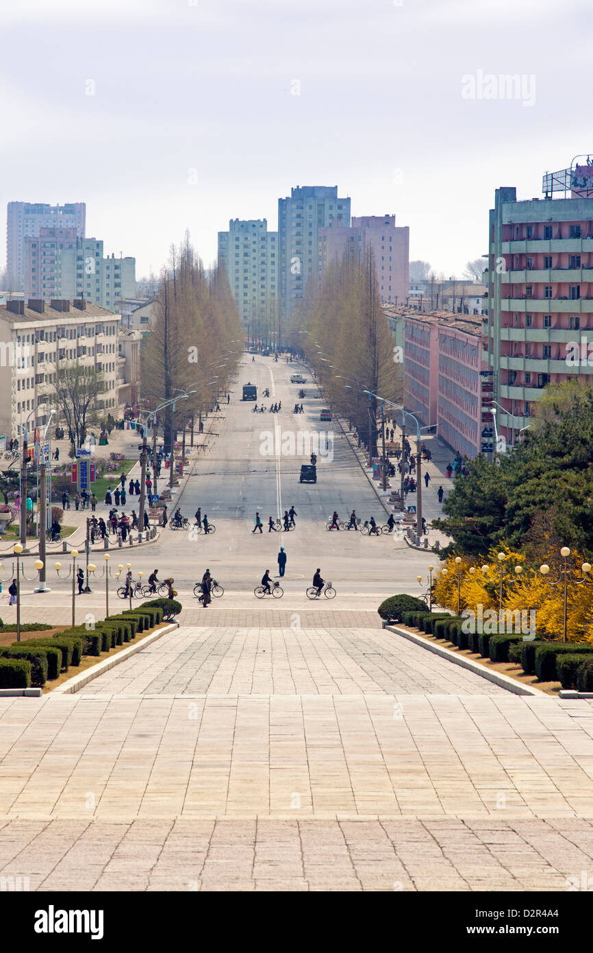 Per le strade delle città, Hamhung, Repubblica Popolare Democratica di Corea (DPRK), la Corea del Nord, Asia Foto Stock