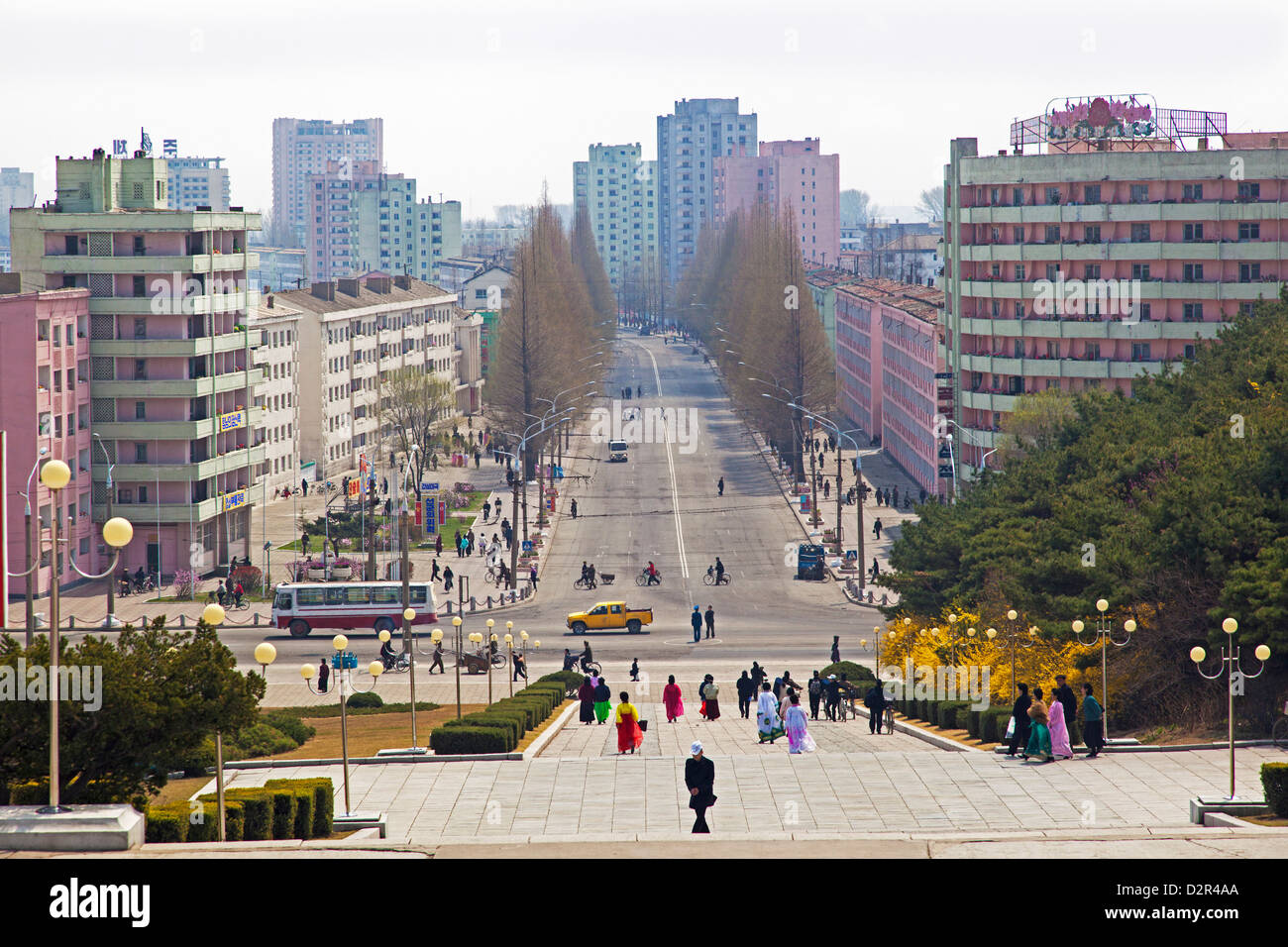 Per le strade delle città, Hamhung, Repubblica Popolare Democratica di Corea (DPRK), la Corea del Nord, Asia Foto Stock