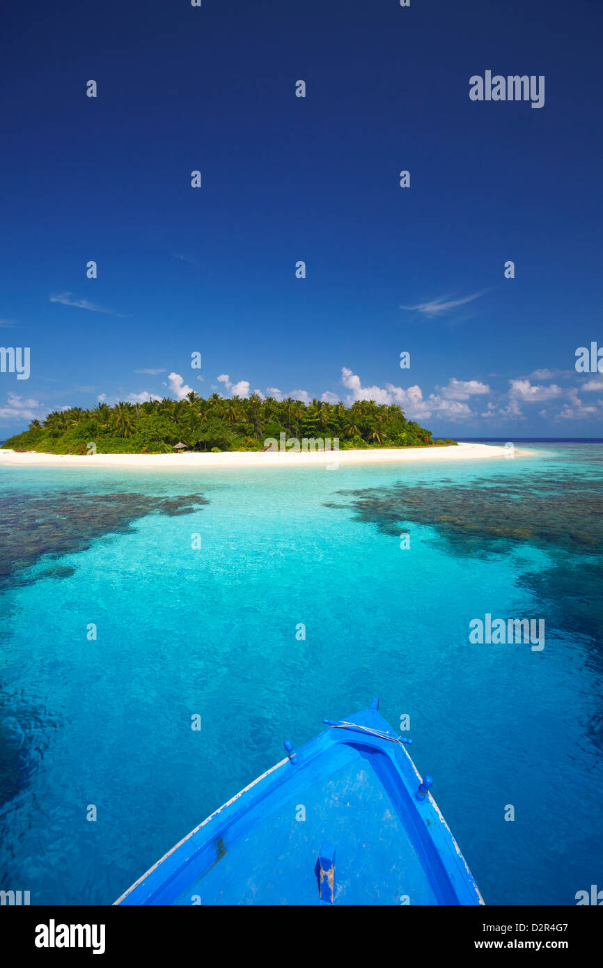 La voce in barca per l'isola deserta, Maldive, Oceano Indiano, Asia Foto Stock