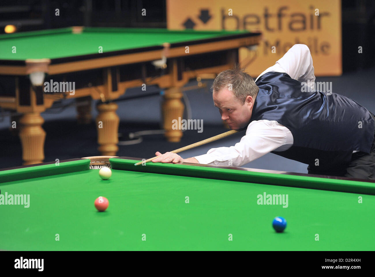 Berlino, Germania. Il 30 gennaio 2013. Scottish snooker player John Higgins si prepara per un gioco del tedesco Masters snooker del torneo al Tempodrom di Berlino, Germania, 30 gennaio 2013. Il concorso si è svolta fino al 03 febbraio 2013. Foto: Paolo Zinken/dpa/Alamy Live News Foto Stock