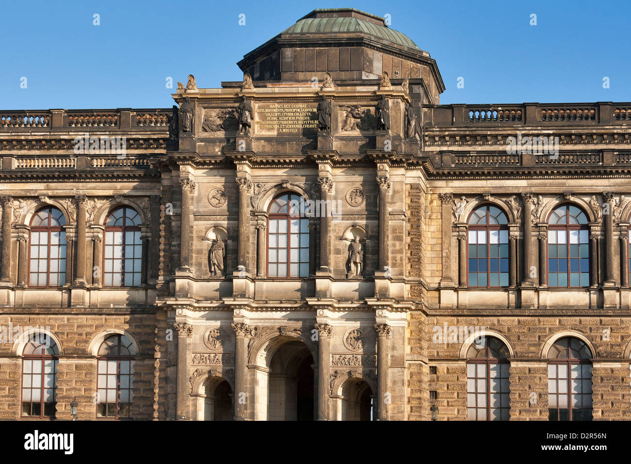 Zwinger è un palazzo costruito in stile rococò. I dettagli di costruzione. Dresden, Germania. Foto Stock