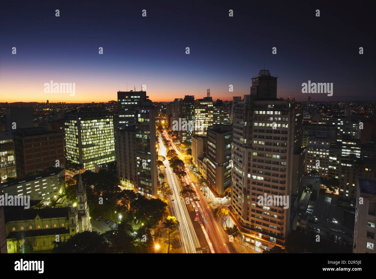 Lo skyline della citta' al tramonto, Belo Horizonte, Minas Gerais, Brasile, Sud America Foto Stock