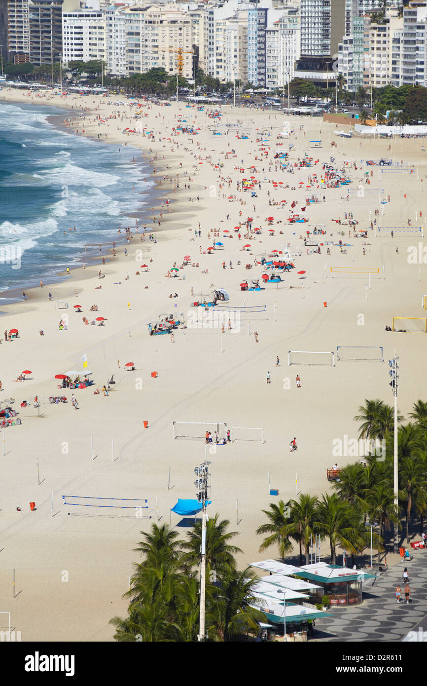 Vista della spiaggia di Copacabana, Copacabana, Rio de Janeiro, Brasile, Sud America Foto Stock