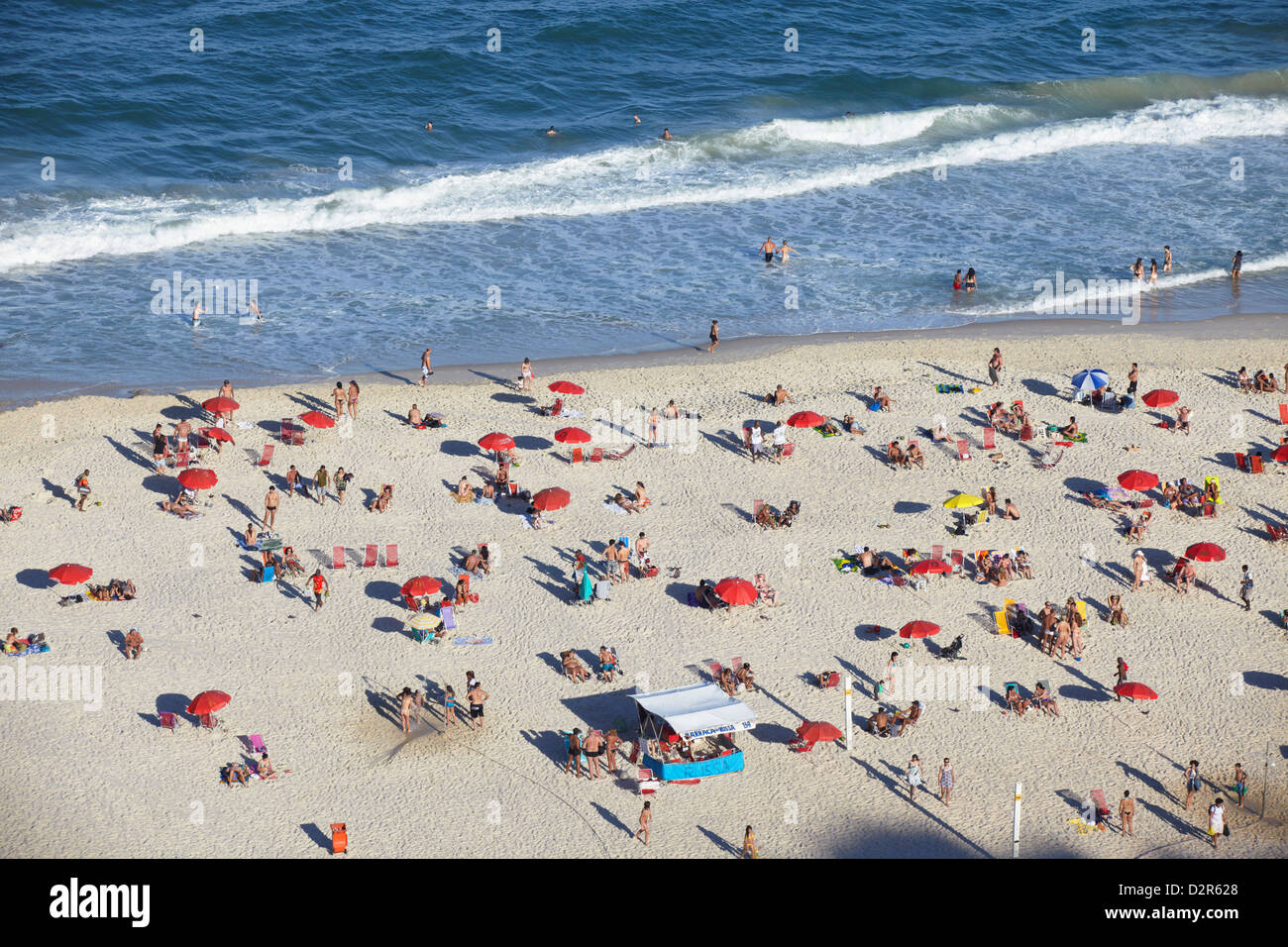 Vista della spiaggia di Copacabana, Rio de Janeiro, Brasile, Sud America Foto Stock