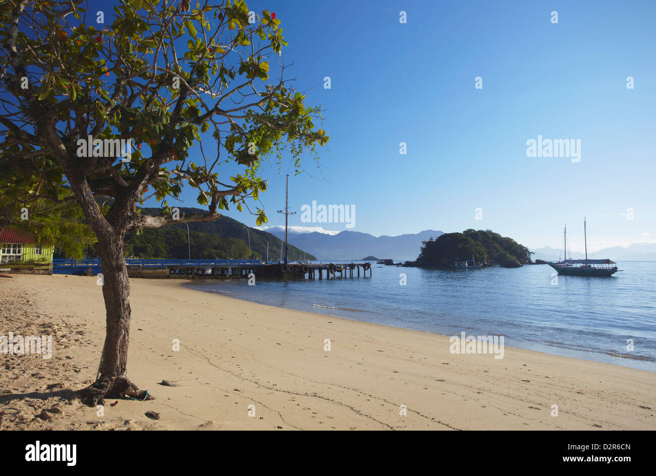 Vila do Abraao beach, Ilha Grande, Stato di Rio de Janeiro, Brasile, Sud America Foto Stock