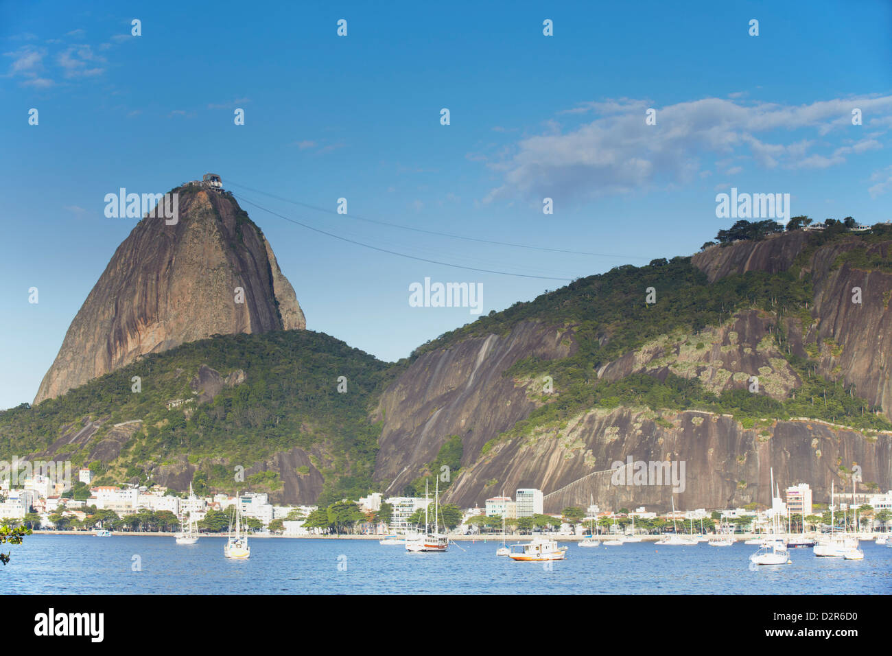 Il Botafogo Bay e la Montagna Sugar Loaf (Pao de Acucar), Rio de Janeiro, Brasile, Sud America Foto Stock Il Botafogo Bay e la Montagna Sugar Loaf (Pao de Acucar), Rio de Janeiro, Brasile, Sud America Foto Stock
