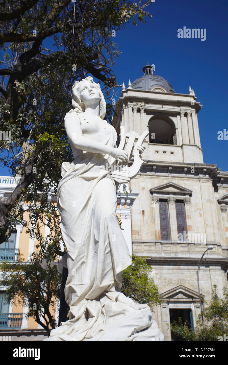 Statua fuori Cattedrale in Piazza Pedro Murillo, La Paz, Bolivia, Sud America Foto Stock