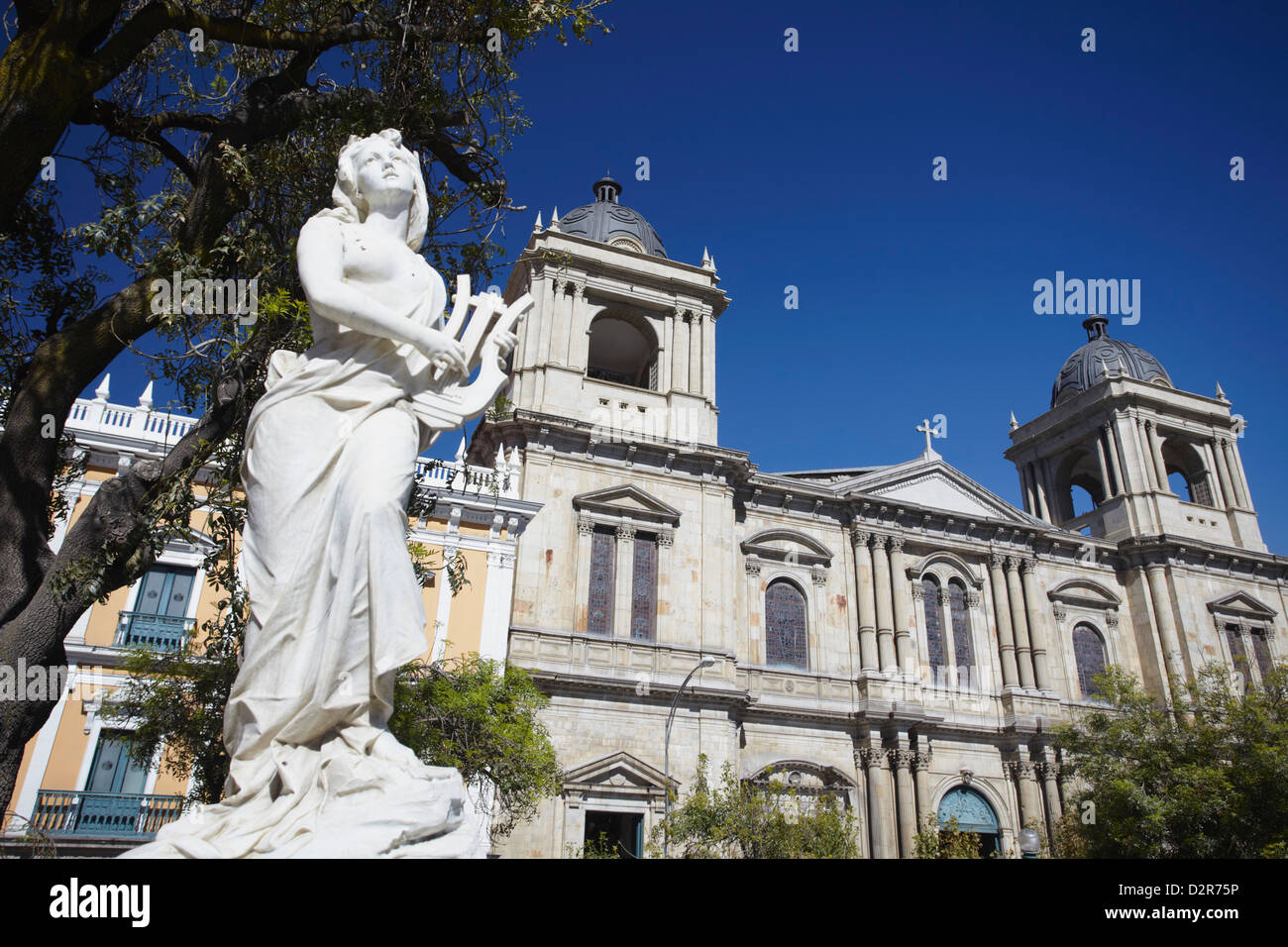 Statua fuori Cattedrale in Piazza Pedro Murillo, La Paz, Bolivia, Sud America Foto Stock