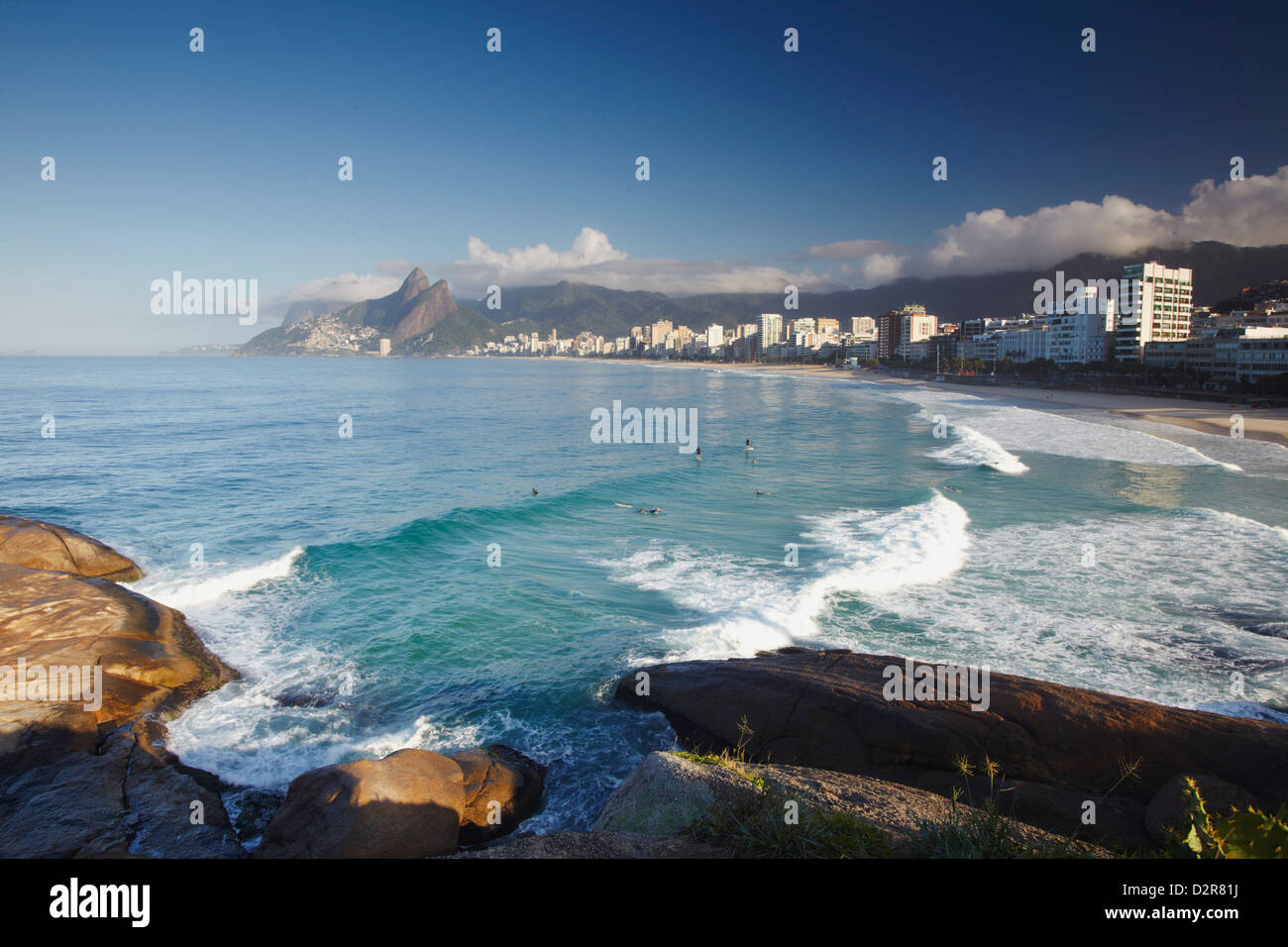 La spiaggia di Ipanema da Ponta do Aproador, Rio de Janeiro, Brasile, Sud America Foto Stock