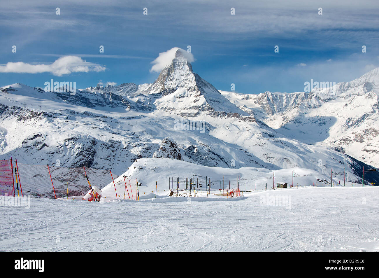 Piste da sci nelle Alpi svizzere vicino a Zermatt Foto Stock