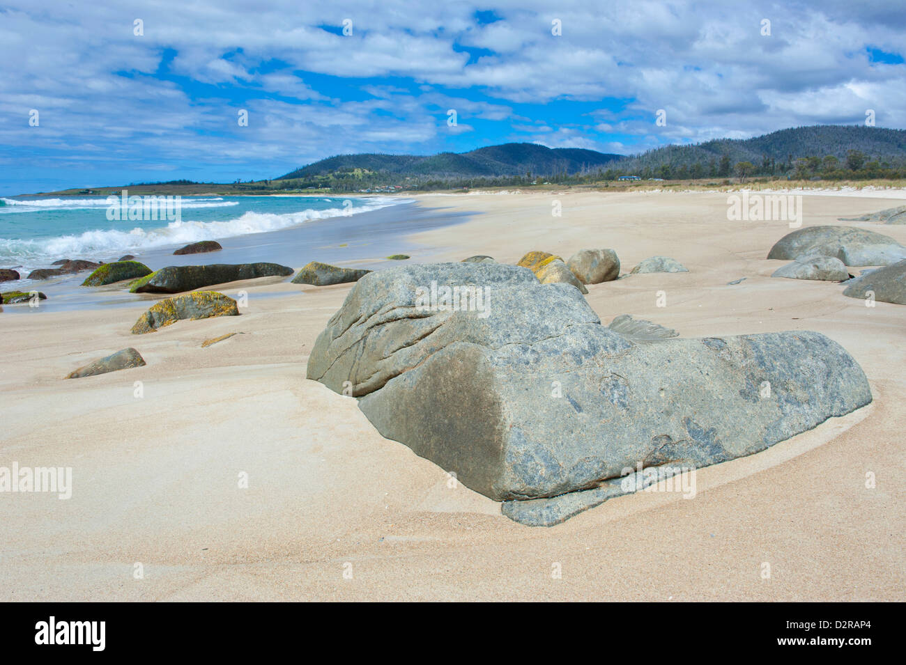 Lonely Beach sulla costa Est della Tasmania, Australia Pacific Foto Stock