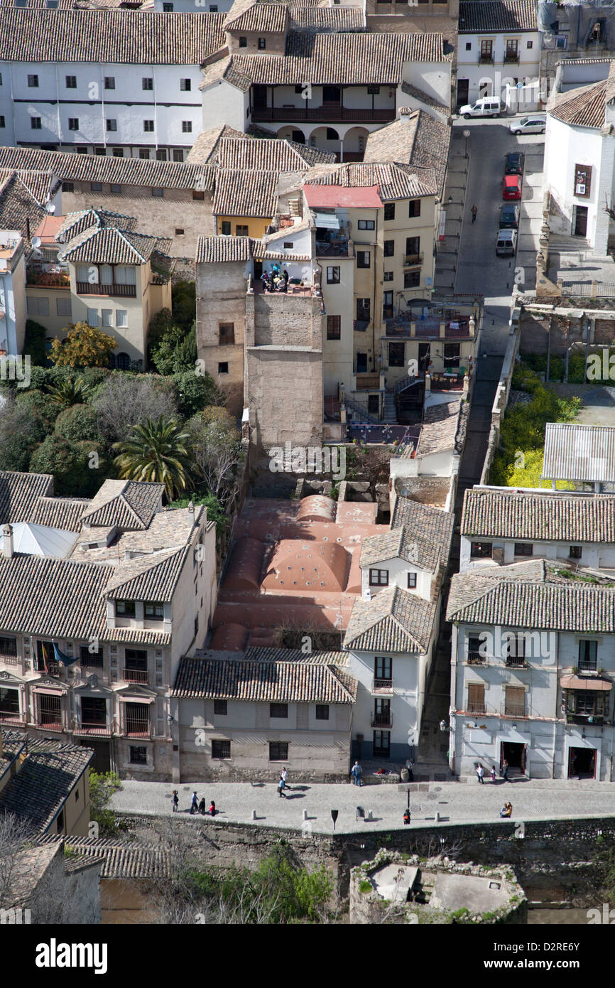 La città di Granada e il suo stile architettonico mediterraneo, visto dalla elevata vantage point dell'Alhambra Andalucia Spagna Foto Stock