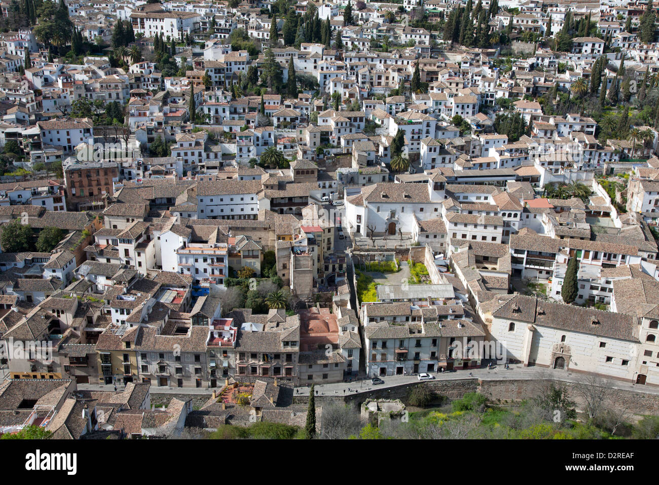La città di Granada e il suo stile architettonico mediterraneo, visto dalla elevata vantage point dell'Alhambra Andalucia Spagna Foto Stock