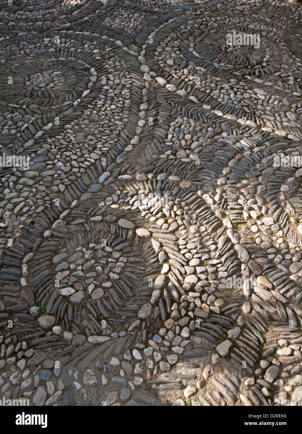 Ciottoli decorativi passerella di pietra dettaglio nei giardini dell'Alhambra di Granada Andalusia Spagna Foto Stock