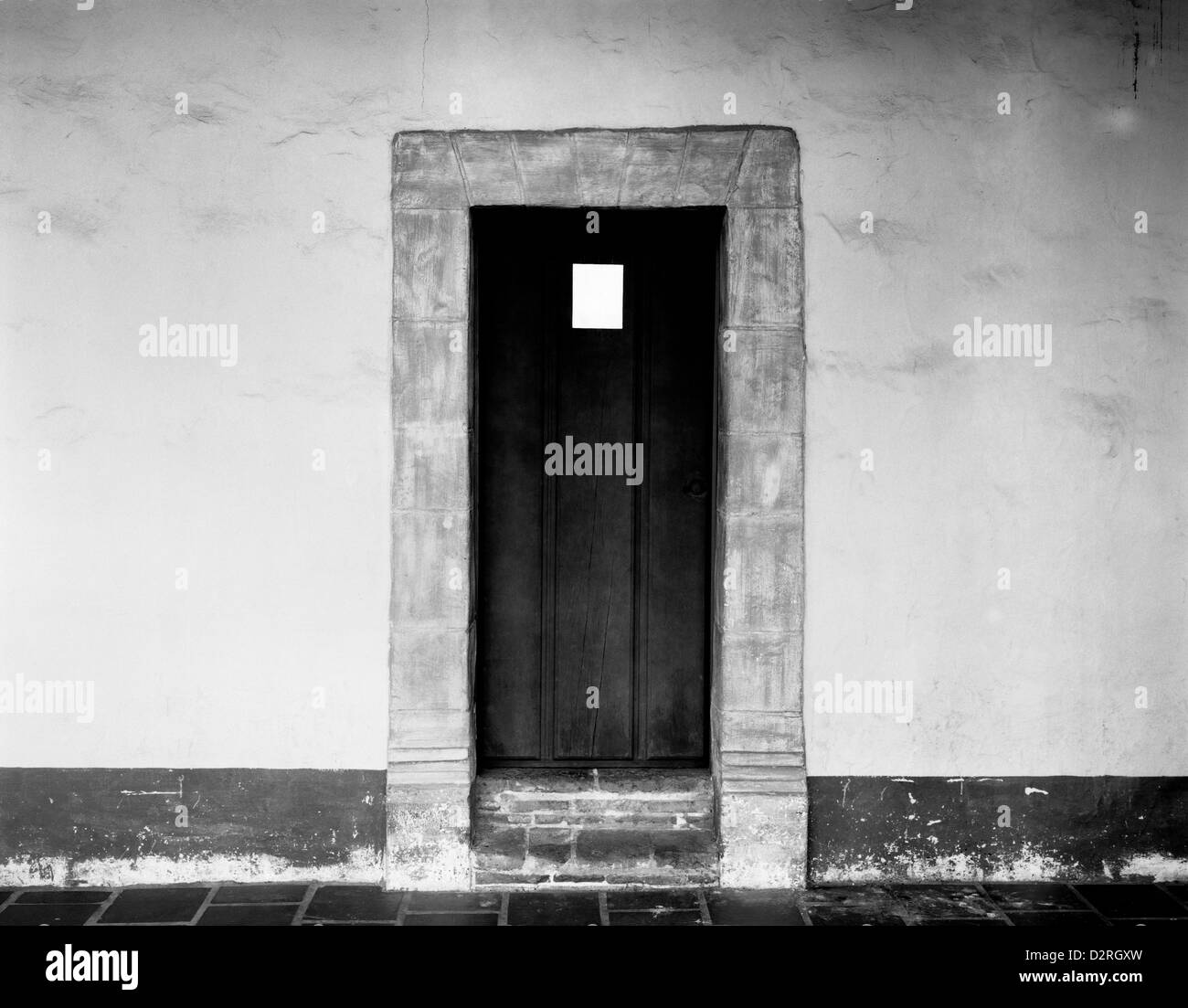 BW01646-01...CALIFORNIA - porta con finestra a Mission Santa Barbara. Foto Stock