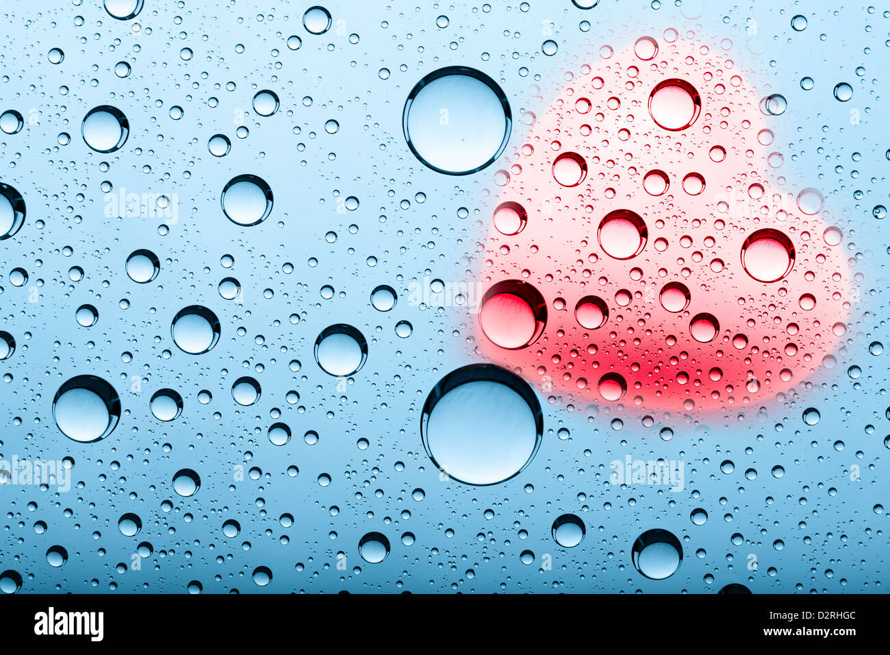 Gli sfondi astratti con bolle di acqua e forma di cuore Foto Stock