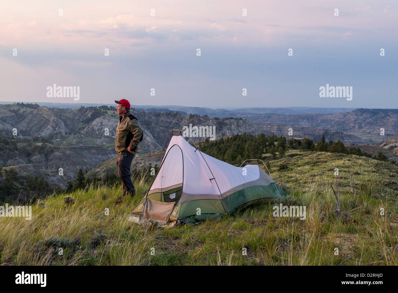 Mandrino a campeggio sul badlands del Fiume Missouri si rompe il monumento nazionale, Montana, USA. (MR) Foto Stock