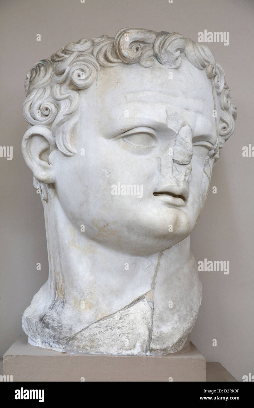 Asia, Turchia, Anatolia, Selcuk, museo di Efeso, parti della statua dell'imperatore Domiziano Foto Stock