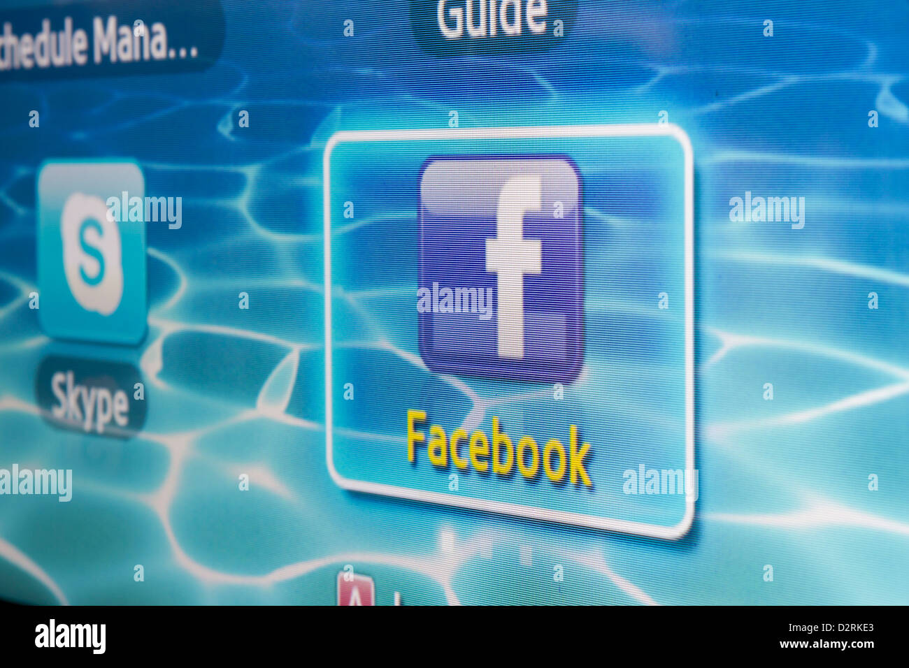 Close-up di Facebook per Samsung TV Internet rende più facile rimanere in contatto e condividere informazioni con gli amici dal tuo TV. Foto Stock