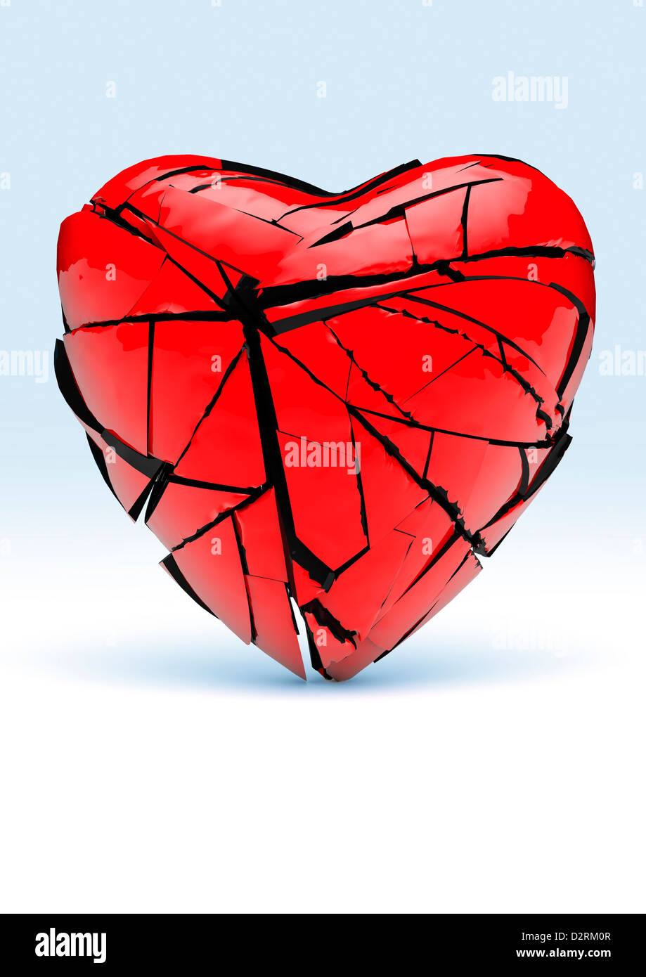 Red Love Heart si rompe e si rompe in pezzi - sfondo azzurro - immagine concettuale Foto Stock