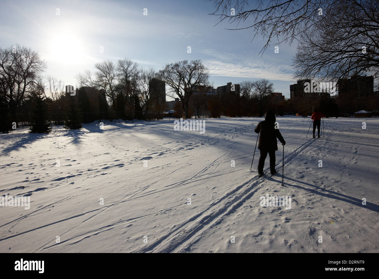La gente lo sci di fondo in parenti park Saskatoon Saskatchewan Canada Foto Stock