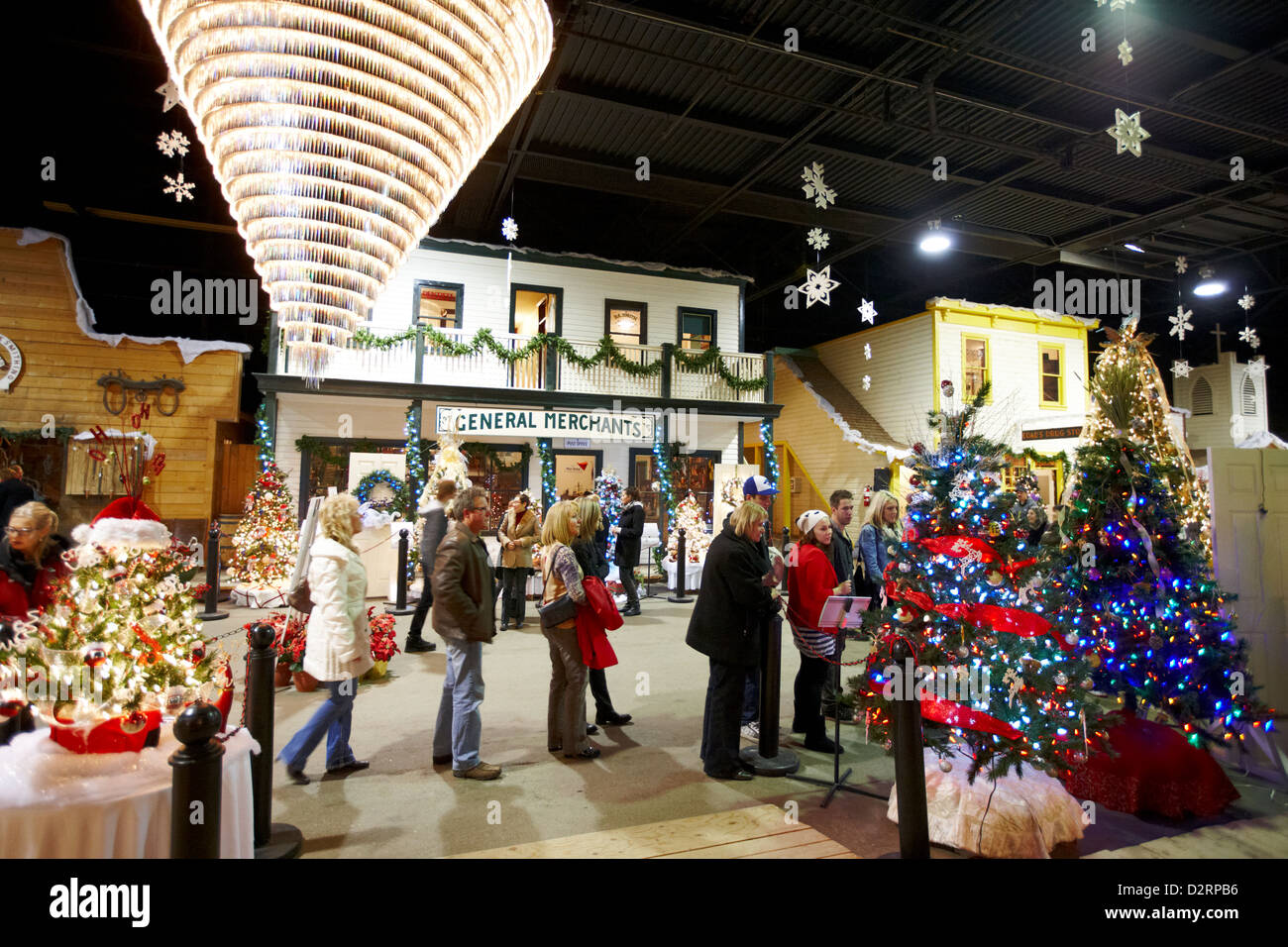 Festival di alberi sulla strada principale presso la Western development museum Saskatoon Saskatchewan Canada Foto Stock