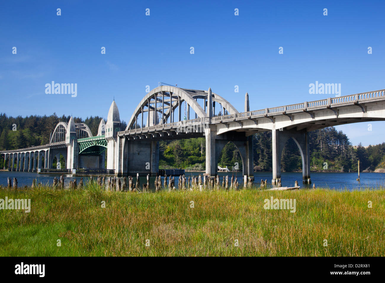 O, Firenze, Siuslaw River Bridge, costruito nel 1936; sull'autostrada 101 Foto Stock