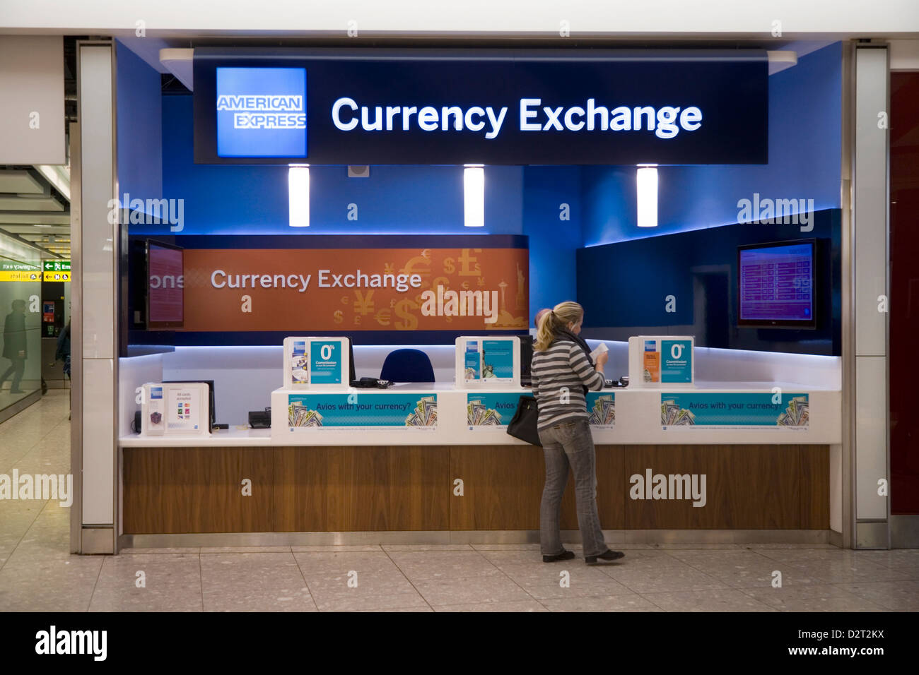 Bureau de Change Office operati da American Express presso l'aeroporto di Heathrow, terminale 5 / 5. Londra. Regno Unito. Foto Stock