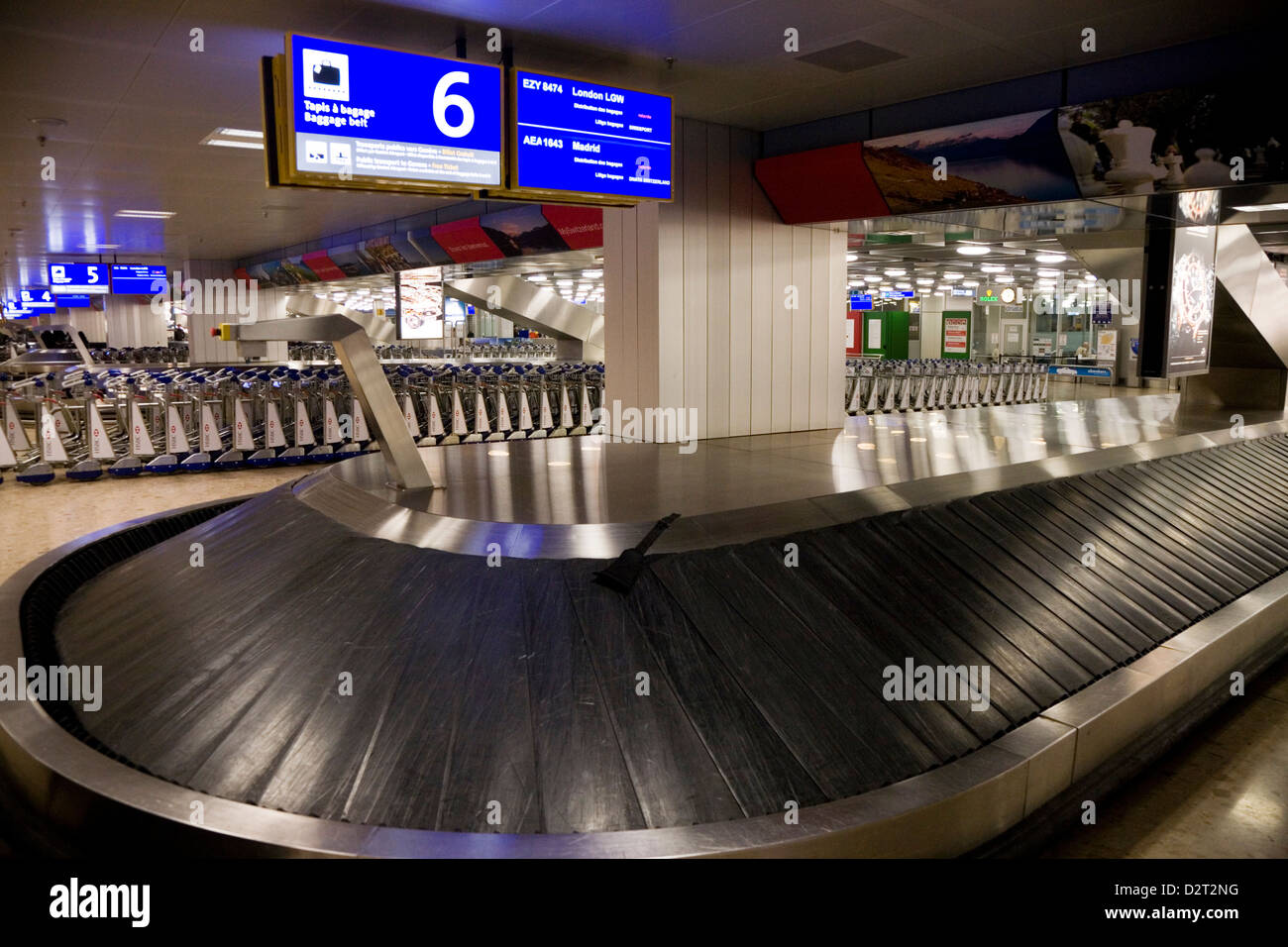 Bagagli bagagli giostra la cinghia a Londra Heathrow LHR aeroporto internazionale, il terminale T 5 / T 5. Regno Unito. Foto Stock