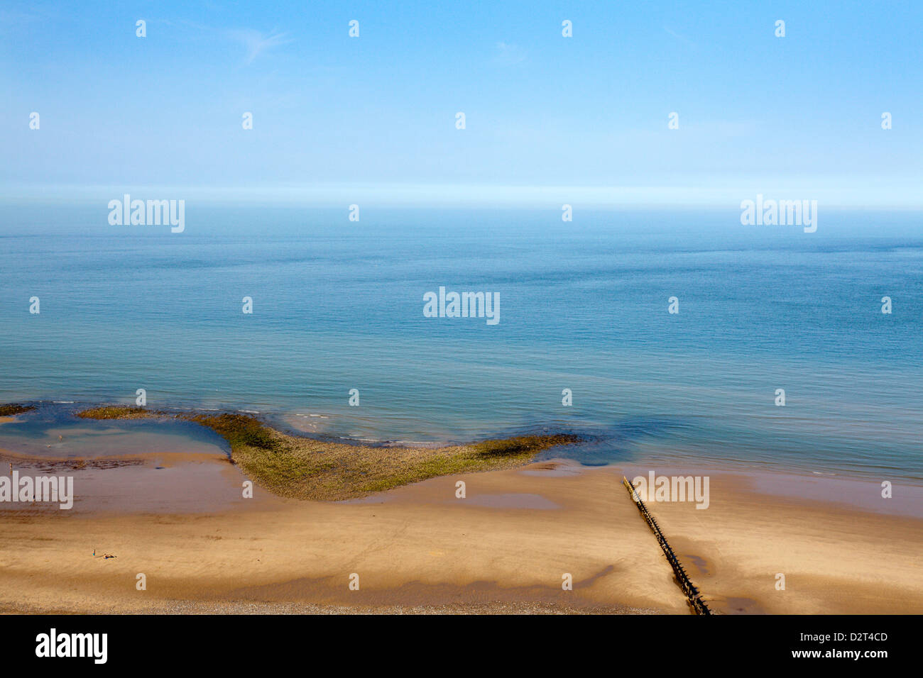 Spiaggia tranquilla tra Cromer e Overstrand, Norfolk, Inghilterra, Regno Unito, Europa Foto Stock