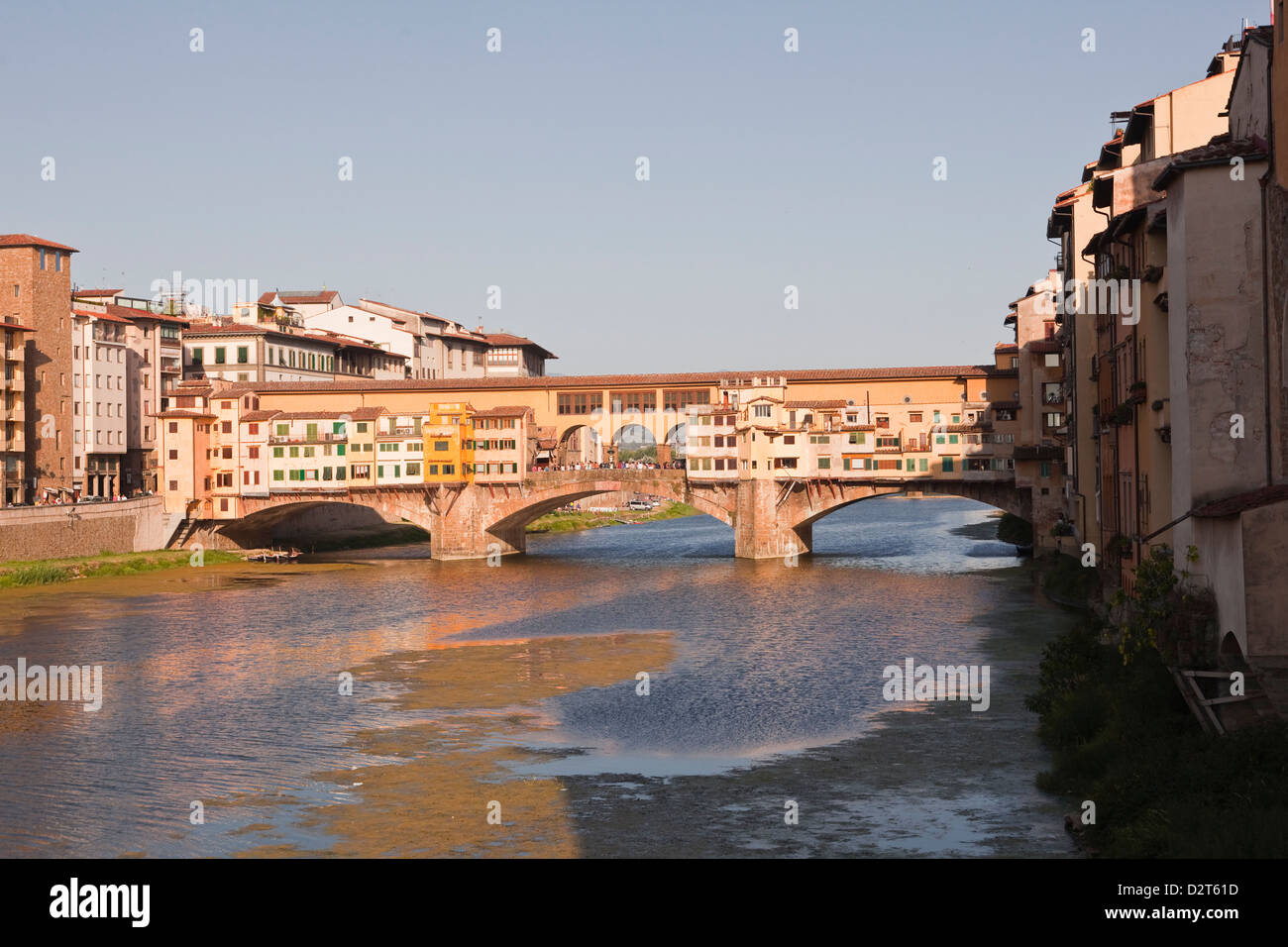 Il Ponte Vecchio e il fiume Arno, Firenze, Toscana, Italia, Europa Foto Stock