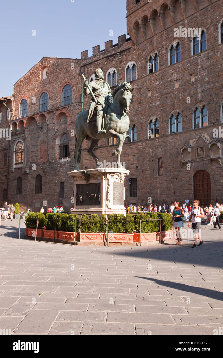 La statua equestre di Cosimo I de' Medici da Gianbologna in Piazza della Signoria, Firenze, Toscana, Italia, Europa Foto Stock