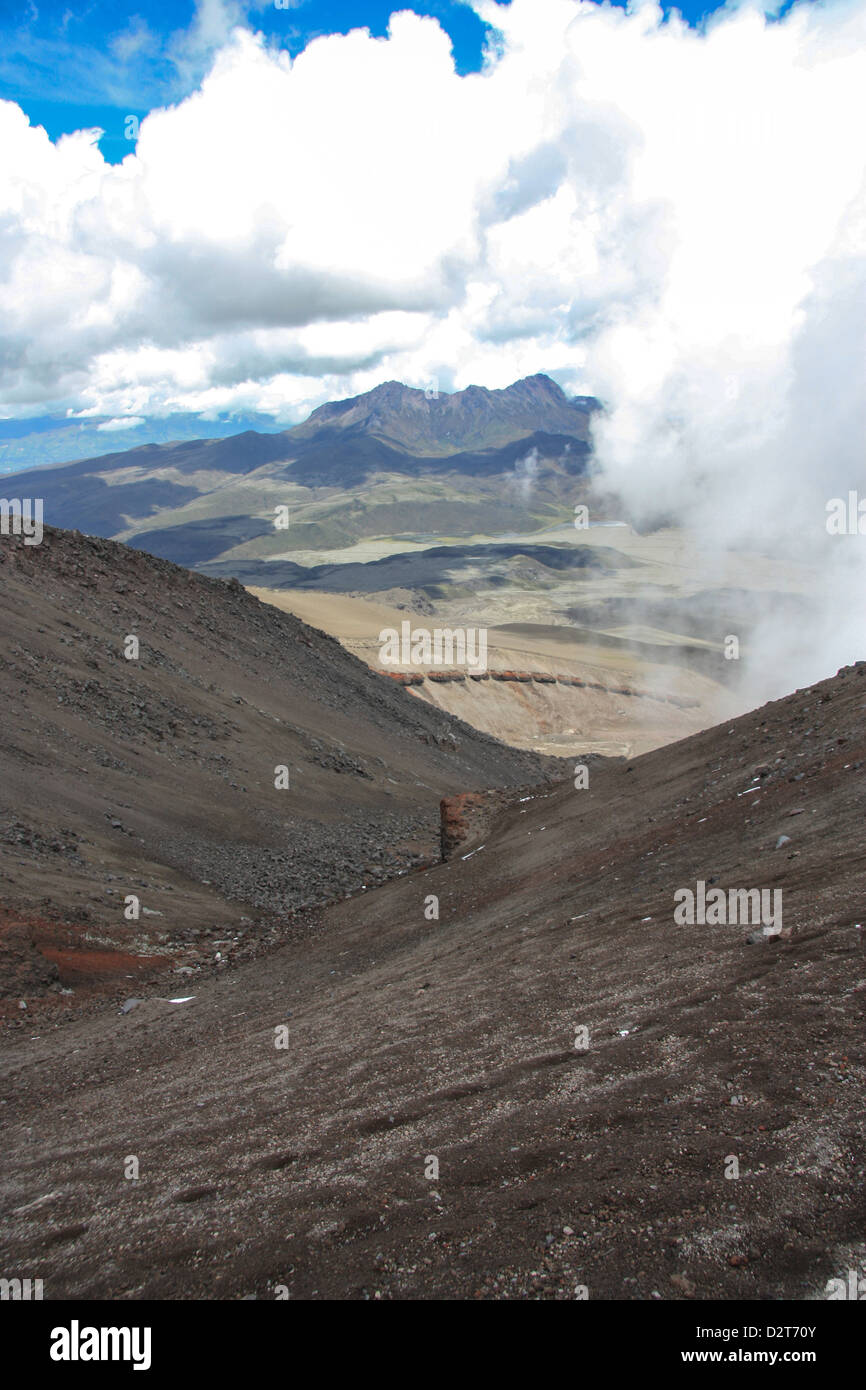 Vista dal vulcano Cotopaxi, Ecuador. Le rocce vulcaniche Foto Stock