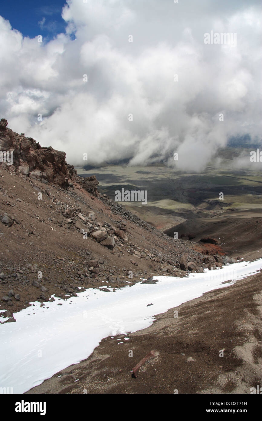 Vista dal vulcano Cotopaxi, Ecuador. Le rocce vulcaniche Foto Stock