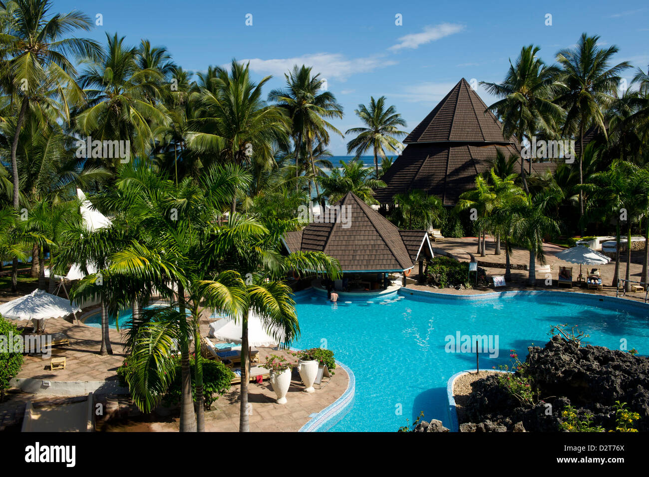 Diani Reef Beach resort, piscina, spiaggia di Diani, Kenya Foto Stock
